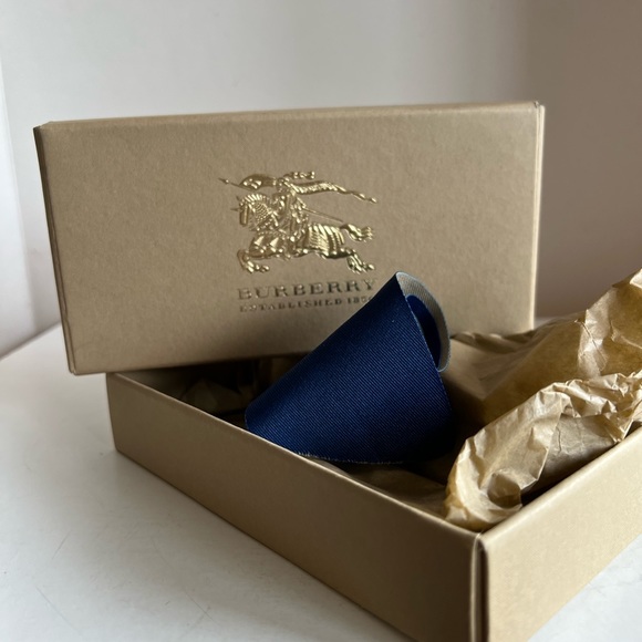 New Burberry of London gift box - Picture 2 of 12